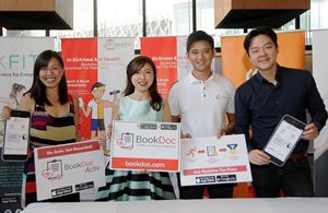 BookDoc founder Datuk Chevy Beh (second,right) showing the BookDoc applications. Also present (from left) Guardian Senior Marketing Manager Shirley New, Juiceria Managing Director Annabelle Co-Martinent and KFIT founder Joel Neoh
